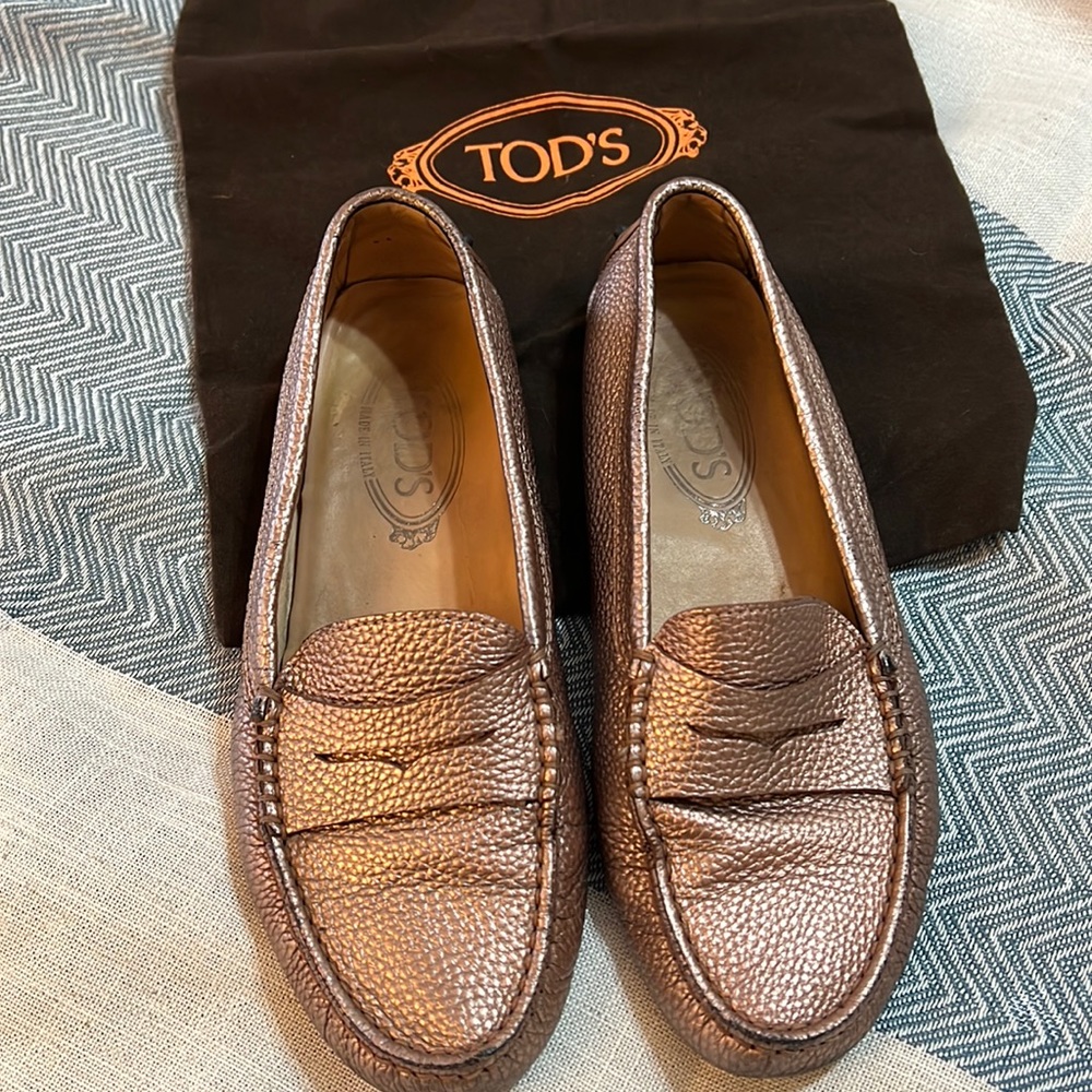 AUTH TOD’S Metallic Driver Penny Loafers